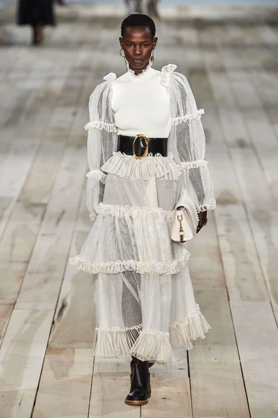 Look 27